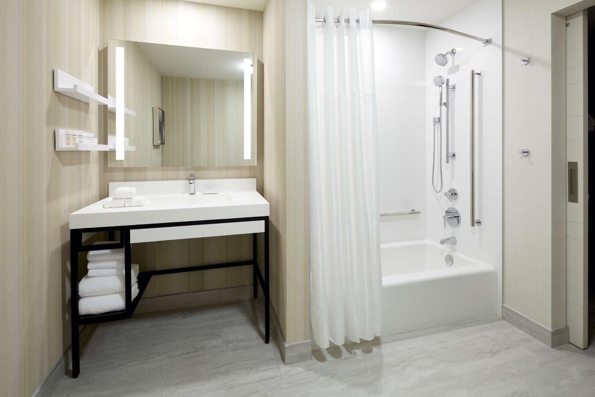 Homewood Suites By Hilton Montreal Midtown Exterior photo