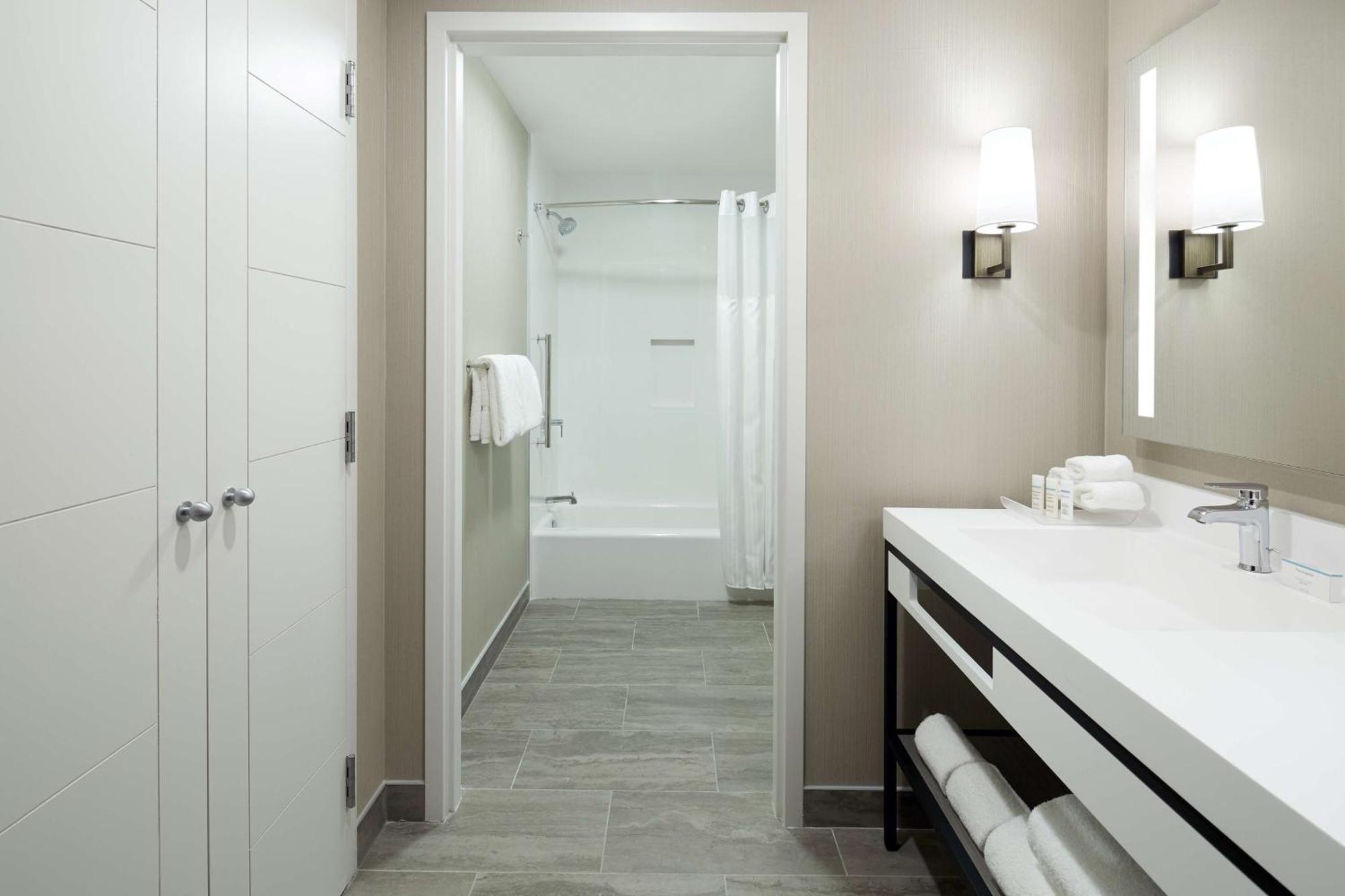 Homewood Suites By Hilton Montreal Midtown Exterior photo